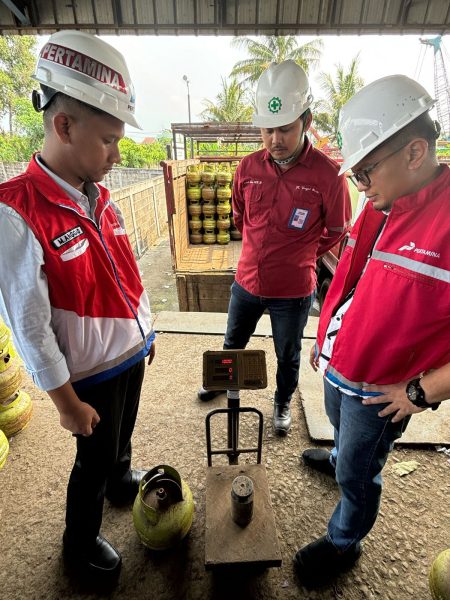 Pastikan Sesuai Takaran, Pertamina Patra Niaga Awasi Pengisian Gas LPG di Wilayah Banten