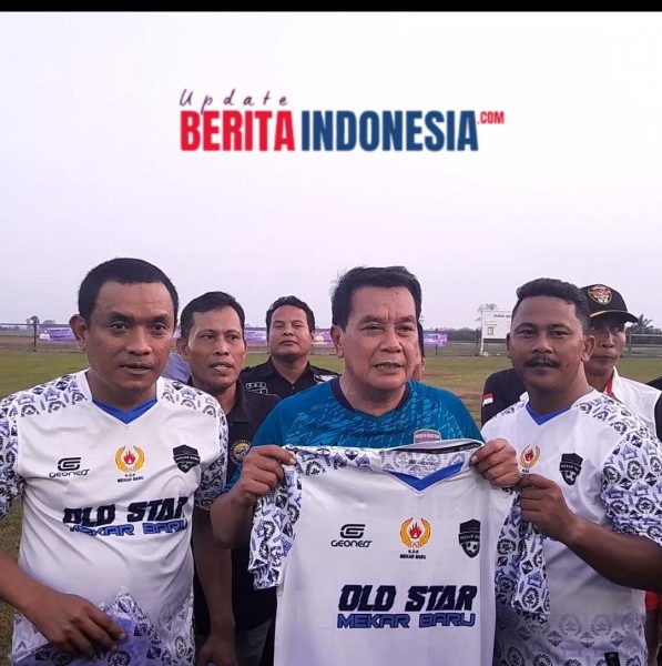 Sekda Drs. H. Moch. Maesyal Rasyid M.Si Berlaga dan Bermain di Stadion Mini Kecamatan Mekar Baru