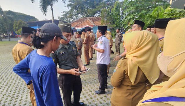 Camat Sepatan Razia Ponsel Pegawai Usai Apel Pagi 