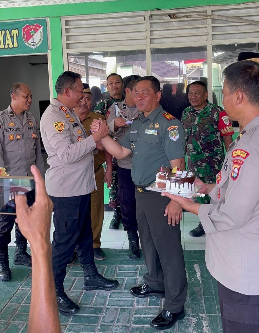Kapolsek Kresek dan Jajaran Camat Geruduk Kantor Koramil 07 Kresek 0510/ Tigaraksa