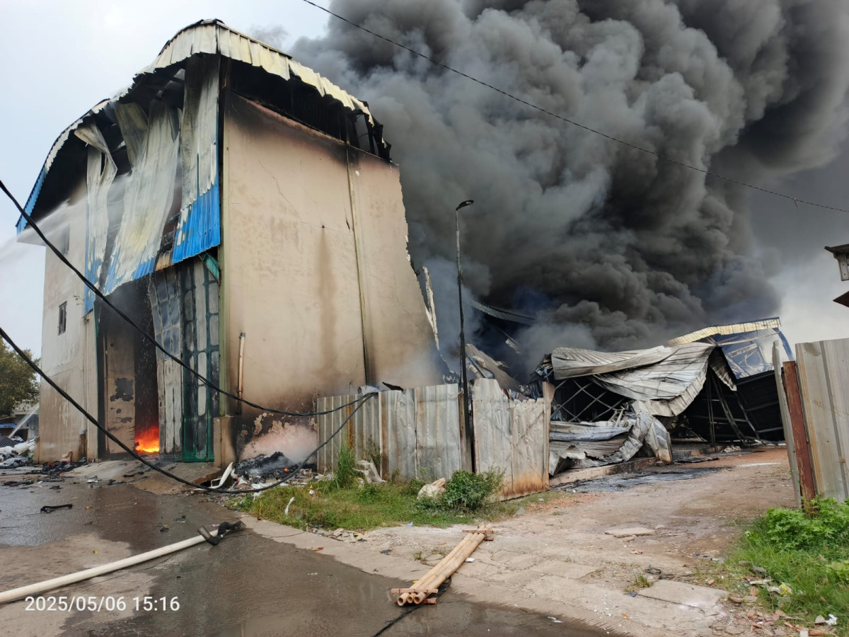 Kebakaran Hebat Hanguskan Pabrik Helm dan Styrofoam di Cikupa Tangerang